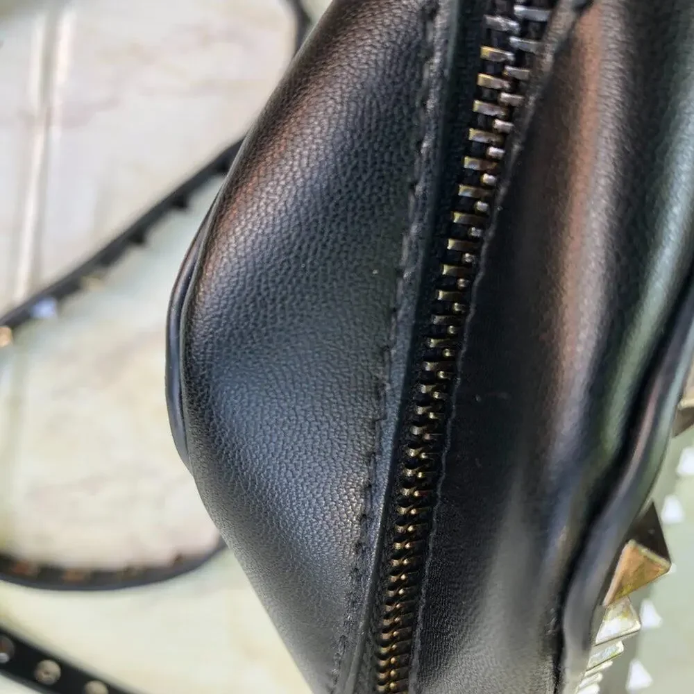 Valentino Garavani Rockstud Black Pebbled Leather Camera Crossbody Bag Flawed
